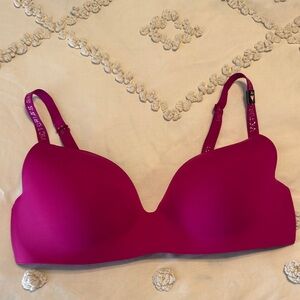 Women's Victorias Secret Fuchsia Bra